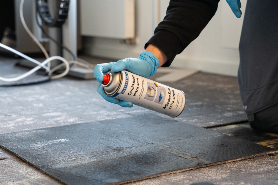 Spray Adhesivo extra fuerte | adhesivo de contacto pulverizable para el pegado fuerte y permanente de fieltro, cuero artificial y materiales aislantes