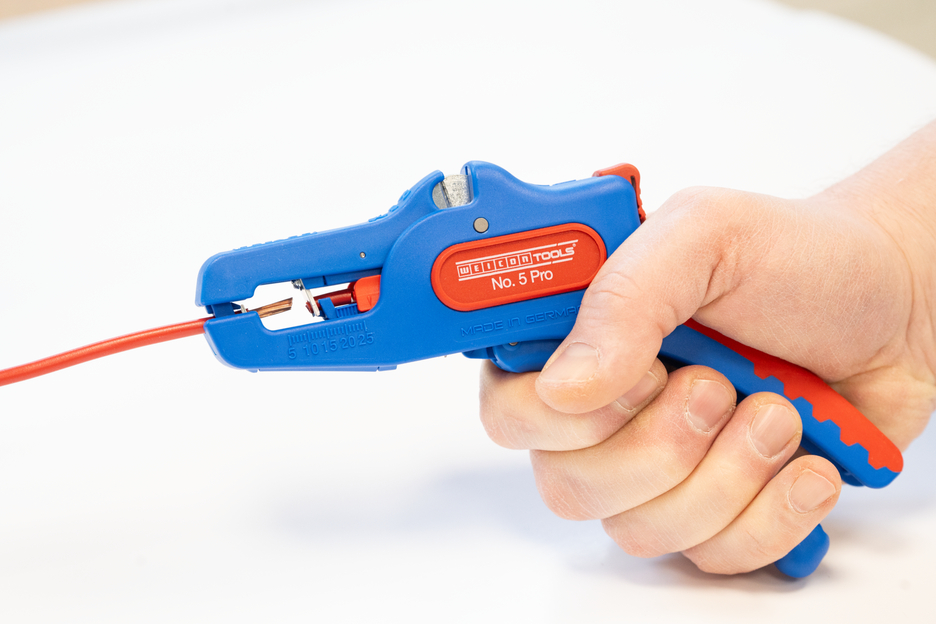 Tenaza Pelacables No. 5 Pro | para todos los conductores comunes trenzados y sólidos, rango de trabajo 0,2 - 16,0 mm²