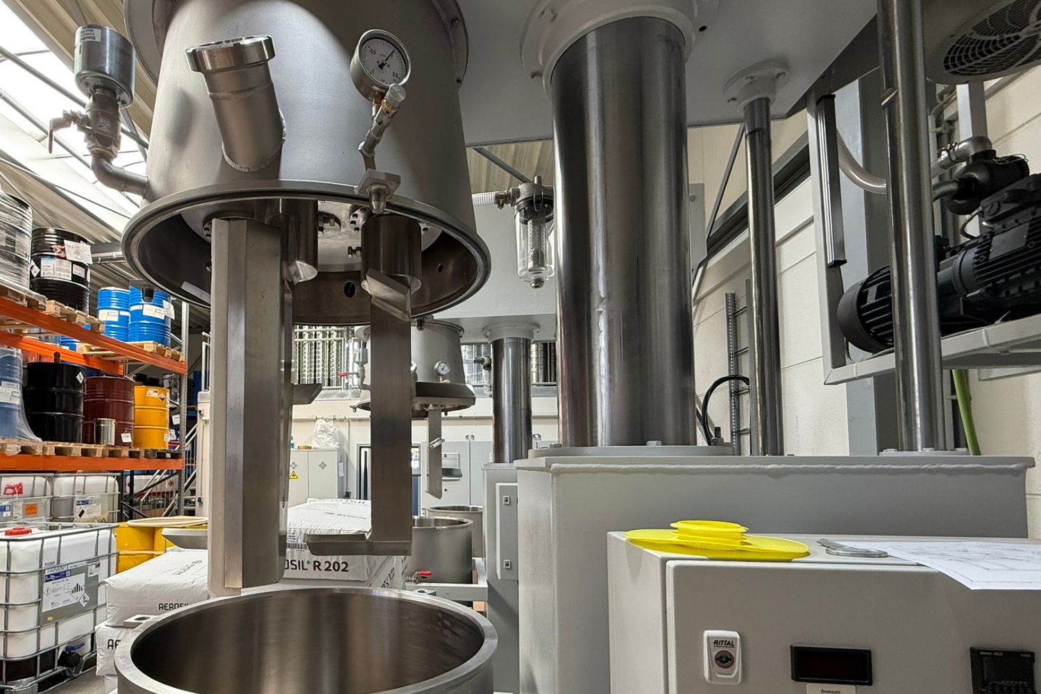 Grandes máquinas en una sala